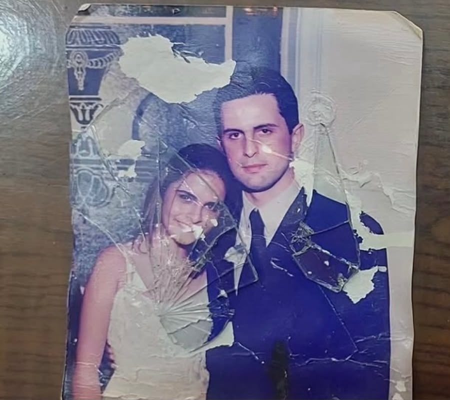 Fotografia de casal antes da restauração